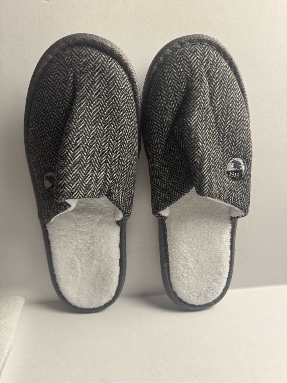 Grey Pebble Beach Spanish Bay Inn Slip-On Hotel Slippers